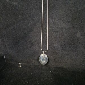 Elegant Silver Pendant Necklace